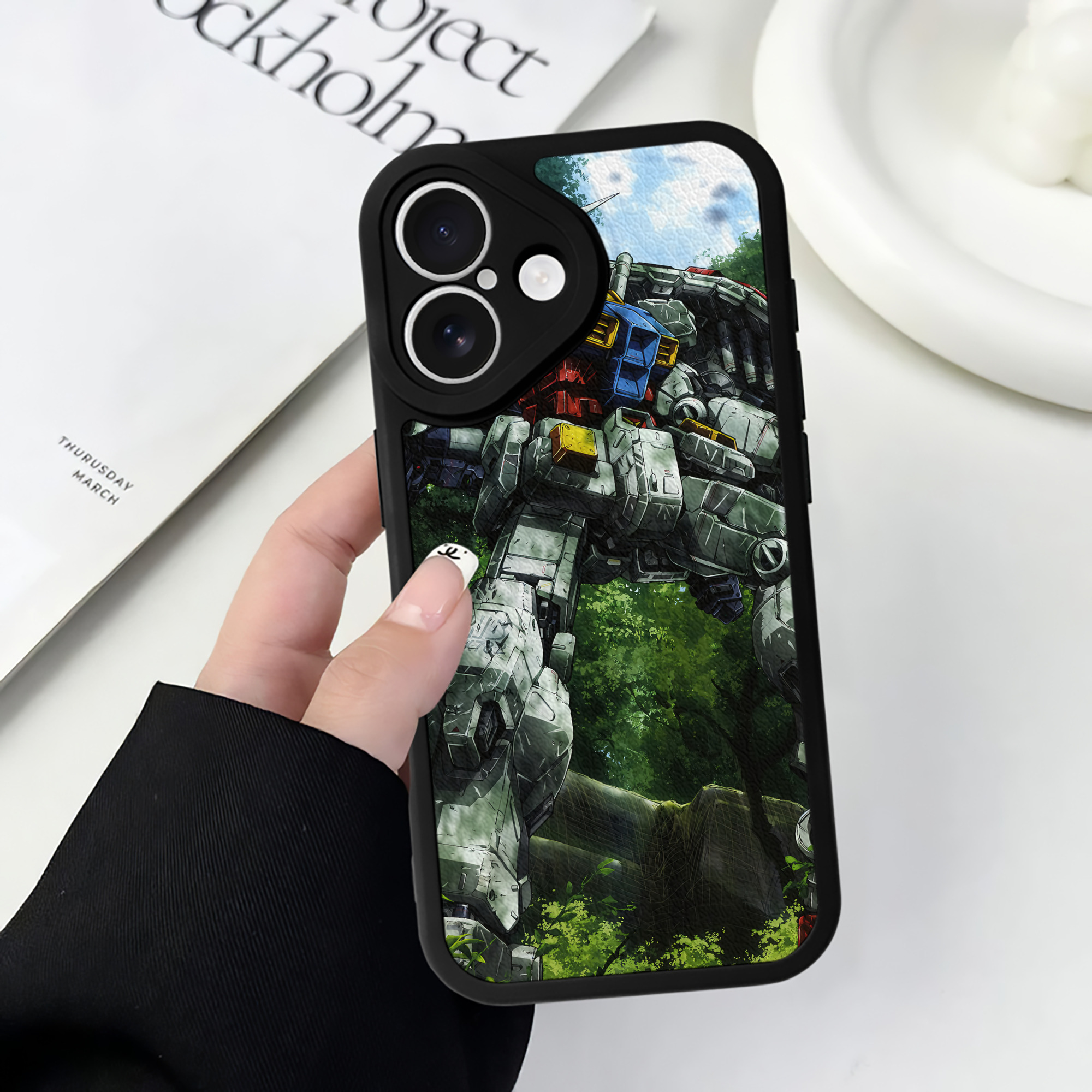 （画像用） 機動戦士ガンダム Mobile Suit Gundam 【iPhone 16シリーズ対応】シリコンスマホケース（レザー調） 材質：シリコン
